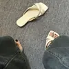 Chanclas de Estilo Francés y Hada Suave para Mujer, Calzado de Verano para Exteriores, Nuevas Versátiles Antideslizantes de Dedo para Playa 2026