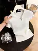 Elegante top de punto con cuello en V, mangas acampanadas de seda helada y diseño calado para mujer, camiseta versátil de verano ligera, top holgado y de aspecto juvenil