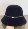Chapéu de Pelúcia de Coelho com Fivela de Cinto para Mulheres, Moda Outono e Inverno, Chapéu Bucket Simples Estilo Japonês de Aba Curta, Viagem ao Ar Livre, Chapéu Bucket para Afinar o Rosto