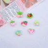 Mini Fresa Rosa Juguete de Comida Dibujos Animados Accesorios de Resina DIY Pasador de Fresa Pendientes Ropa de Bebé Papelería Accesorios Decorativos