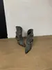 Primeiro Encontro Botas de Salto Bloco Bico Fino Plissadas Empilhadas 2026 Verão Botas Curtas de Fivela de Cinto Nicho Botas de Cavaleiro Emagrecedoras Femininas