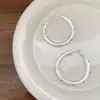 O Acessório Perfeito para Rostos Quadrados e Redondos~ Brincos Circulares de Prata com Bolinhas Estilo Coreano para Mulheres, Tarraxas, Argolas, Argolas Lisas Extremamente Estilosas e Bonitas