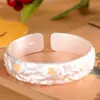 Producto de Plata Auténtico: Pulsera Tradicional de Plata Pura 999.9 con Peonía en Relieve Dorado, Pulsera Ancha Moderna y Sencilla de Nuevo Estilo Chino
