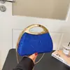 Bolsa de Alta Qualidade Estilo Nobre Transfronteiriça 2026 Chegada Nova de Outono Bolsa de Mão de Nicho Bolsa de Festa Bolsa de Mão Pequena Bolsa Transversal