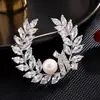 Nuevo Broche de Abrigo Estilo Europeo y Americano Transfronterizo con Diseño de Rama de Olivo y Perla, Accesorios Vintage de Pedrería, Pin de Ramillete Artístico para Mujer