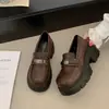 Mocasines de Estilo Británico con Suela Gruesa para Mujer 2026 Nuevo Estilo Otoño con Faldas Zapatos Pequeños de Cuero Slip-ons Tacones Gruesos Planos de Suela Suave