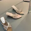 Sandálias Femininas Tecidas Estilo Minimalista Francês Salto Anabela Tira Fina Slip-On 2026 Verão Estilo Romano Versátil Elegantes Chinelos para Uso Externo