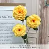 Buquê Artificial de Rosas Felizes com 3 Cabeças Flor de Seda Artificial Flor de Plástico Decoração de Sala de Estar de Luxo Arte Floral de Casamento Produto Acabado