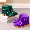 Zapatos de agua cortos para mujer, botas de lluvia para adultos, botas de agua de invierno forradas de polar, botas de lluvia antideslizantes, cubrezapatos de goma cálidos para trabajadores de oficina, uso en cocina