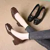 Zapatos de mujer de cuero retro estilo francés de tacón medio, nuevos zapatos de otoño 2026 de cuero suave, punta cuadrada, poco profundos, sin cordones, zapatos de abuela
