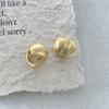 Aretes de Bola con Hebilla para Oreja de Metal Cepillado, Diseño Nicho, Sentido del Diseño, Hebilla para Oreja de Primavera y Verano para Viajeras, Combinación Diaria, Aretes de Metal para Mujer