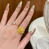 Anillo de Brocado Estilo Boda Flor de Trébol para Mujer Ajustable Retro Oro Simulado Pequeño Fresco Anillo Venta al por Mayor