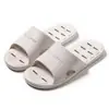 Sandalias y pantuflas simples con agujeros para el baño del hogar de las mujeres antideslizantes para uso en pareja masculinas para bañarse hotel casa de huéspedes pantuflas al por mayor