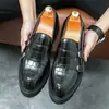 2023 Nuevos mocasines de doble hebilla para talla grande, zapatos de cuero patentado brillantes con plataforma de tacón grueso que aumentan la altura, zapatos de cuero casuales para estilista