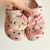 En nombre del gato de felpa para el cabello súper lindo zapatos con agujeros tridimensionales zapatos flor hebilla japonesa lindo caricatura decoración tridimensional del empeine