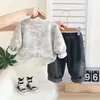 Ropa Informal y Cómoda de Otoño 2025 para Niños, Traje de Dos Piezas con Bolsillos de Solapa Estéreo y Mangas Largas, Traje de Dos Piezas con Mangas Largas para Niños