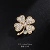 Broche Exquisito Versátil Anti-Exposição, Acessório de Emblema para Terno e Cheongsam, Decoração Clássica de Pérola para Casamento, Flor de Peito Fixa