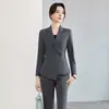 Venta al por mayor transfronteriza de atuendos profesionales nuevos de otoño e invierno: conjunto de dos piezas para mujer con blazer de solapa pequeña, pantalón acampanado y falda de línea A en gris