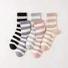 Calcetines de Algodón para Mujer hasta la Mitad de la Pantorrilla con Rayas de Letras, Calcetines Deportivos Antideslizantes y con Agarre para Yoga al Aire Libre de Moda