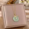 Corrente de clavícula em aço titânio estilo nacional retrô pingente de cadeado da paz de jade temperamento versátil acessórios de estilo chinês de alta qualidade