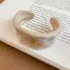 Pulsera Abierta Redonda de Acrílico Retro Europea y Americana, Simple, Moderna, Personalizada, Versátil, Diseño de Joyería para Mano de Nicho