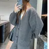 Cardigã feminino de outono e inverno estilo coreano, com botões, bloqueio de cores, mangas compridas, superfície escovada, caimento solto, estilo relaxado, top de tricô