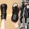 Botas Martin da moda e versáteis para meninas, nova coleção outono/inverno 2026, sola macia, forro de fleece, quentes, de couro, para tornozelo, botas de neve, fashion