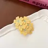 Presilha de Cabelo Bordada com Flores Estilo Retrô Menina Francesa, Presilha para Franja, Design de Nicho, Acessório de Cabelo Doce e Versátil
