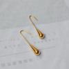 INS Europa y Estados Unidos viento frío chapado en latón oro verdadero simple delgado moda exquisitos aretes de gota de agua aretes mujer