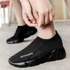 Nuevos calcetines, zapatos para mujer, primavera y verano, zapatos para caminar huecos, zapatos casuales de malla, zapatos de moda para perezosos, zapatillas huecas
