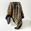 Bufanda de Seda de Comercio Exterior Cuadrada de Satén de 90 cm Moda Europea y Americana Bufanda de Seda con Estampado de Leopardo Pañuelo para la Cabeza Chal Bufanda Versátil Retro