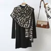 Bufanda de Algodón Lino Estampada Geométrica Suave para Mujer Pañuelo para la Cabeza de Moda Versátil Toalla de Playa Comercio Exterior Mayoreo