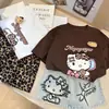 Conjunto de Verão para Meninas 2026 Novo Estilo Camiseta com Estampa de Desenho para Bebê Menina Saia Jeans com Estampa Fofa Conjunto de Duas Peças