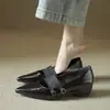 Sapatos de Salto Alto Femininos de Boca Rasa Sapatos Únicos 2026 Novo Estilo Coreano Fivela Prateada Moda Versátil Salto Médio Sapatos de Trabalho