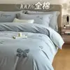2026 Nuevo Modelo Clase A Ins Algodón Puro Cepillado Estilo Coreano Súper Lindo Bordado de Toalla Juego de Cuatro Piezas para Uso en la Cama