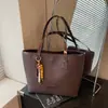 Bolso Tote Retro de Alta Gama de Gran Capacidad para Mujer 2025 Otoño e Invierno Nuevo Bolso de Hombro Versátil para el Trabajo y los Viajes