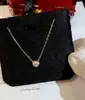 Collar Pequeño de OVNI Chapado en Oro Rosa de 18 Quilates para Mujer con un Solo Diamante, Cadena para Clavícula, Circonita de Alta Transparencia Finamente Tallada por CNC, Moderno para Ir al Trabajo
