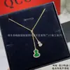 Collar de Calabaza de Gama Alta Chapado en Oro Rosa de 18 Quilates con Colgante de Ágata Roja Natural y Nácar Blanco, Doble Calabaza Incrustada con Diamantes
