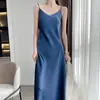 Novo Vestido de Verão 2024 Feminino com Decote V e Alças de Cetim Elegante Saia Midi de Cor Lisa Versátil Saia Longa