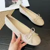 Zapatos planos estilo francés Y305-1, modelo 2026, bailarinas de punta redonda poco profundas con lazo, zapatos de piel suave, exclusivamente para ventas transfronterizas