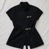 Camisa de verano INS transfronteriza negra con cuello alto y manga corta, botones metálicos, diseño único de ceñido a la cintura y abertura, top de estilo europeo y americano