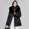 Abrigo de algodón color café estilo invernal suave para mujer, con capucha y cuello de pelo sintético de conejo, acolchado de rombos, cordones laterales, chaqueta de longitud media