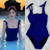 Traje de baño famoso en Internet para mujer 2025 nuevo sexy de cintura alta una pieza triángulo vacaciones playa bikini conservador traje de baño transfronterizo