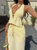 2025 Nuevo Conjunto de Moda Transfronteriza Europea y Americana para Mujer con Cinturón, Top Delgado sin Mangas de Cuello Halter y Pantalones Cortos Elegantes en Amarillo
