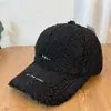 Boné de Baseball de Lã de Cordeiro com Bordado de Letra Simples Estilo Coreano para Mulheres, Quente de Inverno e à Prova de Frio, Boné de Pato que Mostra o Rosto para Homens, Moderno