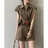 Conjunto de shorts duas peças para mulheres, cor café, chá de vento, conjunto de verão 2026, nova moda, camisa, esportivo, petite, botões