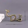 Adorno Creativo de Latón Ruyi y Hongo Ganoderma con Serpiente, Pie de Mano Tridimensional Vintage Desgastado, Decoración de Mascota de Té para Escritorio