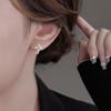 Pendientes con hebilla de oreja de cruz de circón, estilo retro europeo y americano, estilo hip hop, moda de temperamento neutro, con trébol de diamantes.