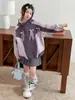Chaqueta dulce con lazo estilo coreano para niñas, nueva colección otoño 2026, cortavientos con capucha de corte holgado en bloques de color para niños mayores
