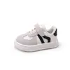 Zapatillas de entrenamiento alemanas para niños, nuevos modelos de primavera y otoño, zapatillas casuales con velcro para niños, zapatos para caminar antideslizantes de suela blanda para niñas
